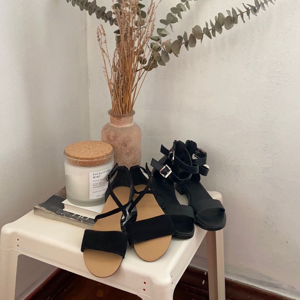 Bundle of 2 sandals